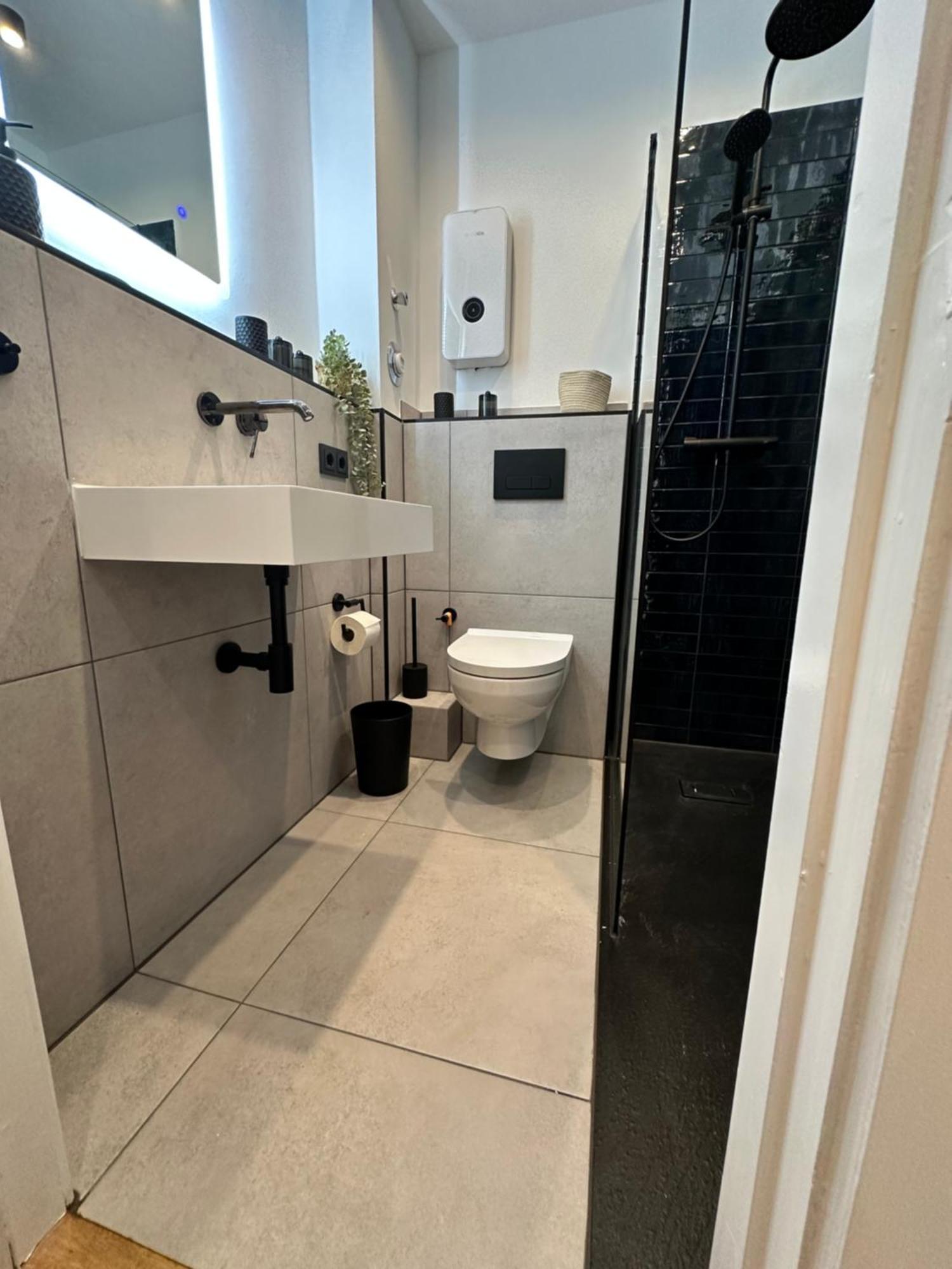 Exklusives - Balkon - 24h Check-in Apartment Kiel